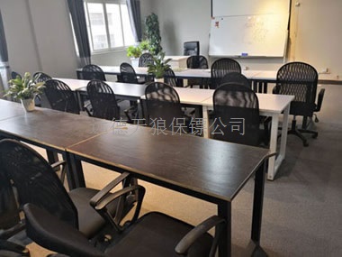 为维护安全秩序，济南雇主雇专业保镖守住火爆摊位